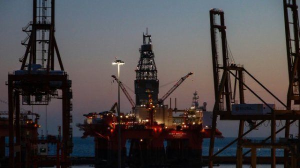 美防长称要摧毁伊朗全部军事能力