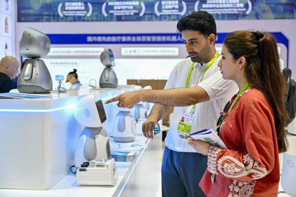 当“讨好型”AI成为陪伴者：监管新规回应人与AI情感互动