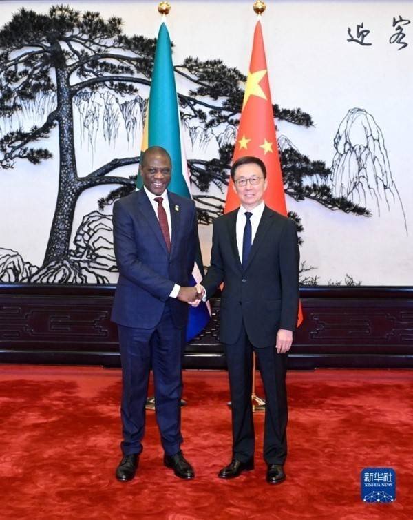 中国驻南非大使吴鹏：让中南友好合作的巨轮扬帆远航