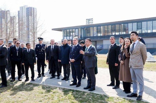 土库曼斯坦民族领袖、人民委员会主席别尔德穆哈梅多夫出席中国马业协会相关活动