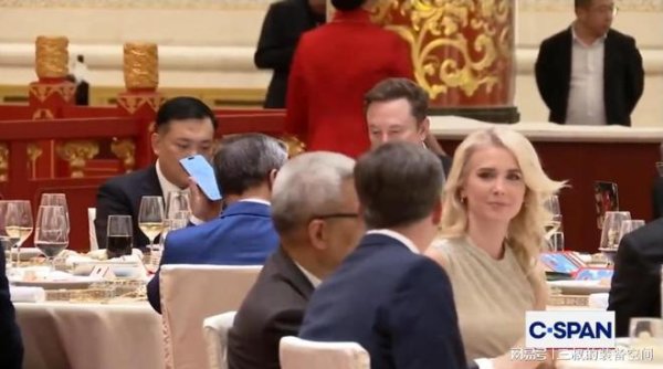 特朗普贴身助理，34岁单身娜塔莉·哈普果然漂亮