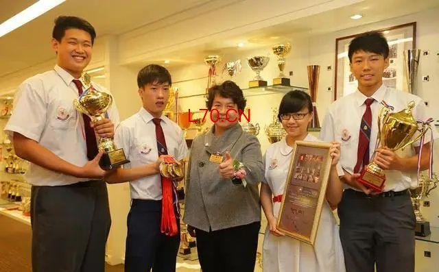 何超蕸生平 低调的孝顺千金