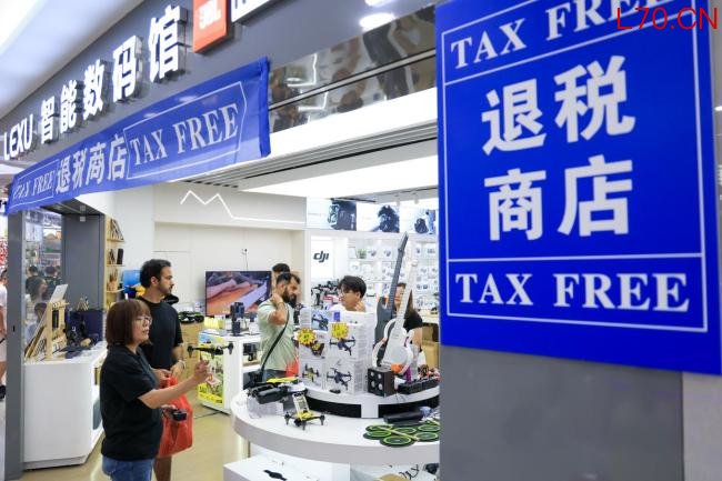 深圳华强北假日消费热潮涌动 海内外游客纷至沓来